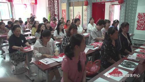 巧手裁春色 匠心织锦绣——中阳县妇联举办妇女剪纸、手工编织培训班响应手工艺品新篇章
