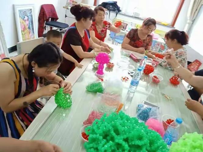 指尖技艺点亮致富路——望洪镇手工艺品制作培训班火热开班